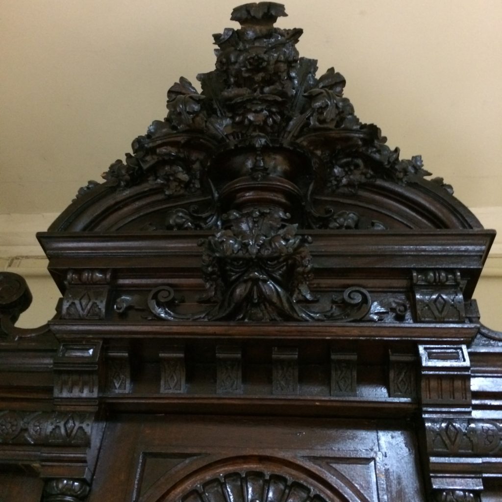 Усадьба Домотканово: старинная мебель на музейной службе